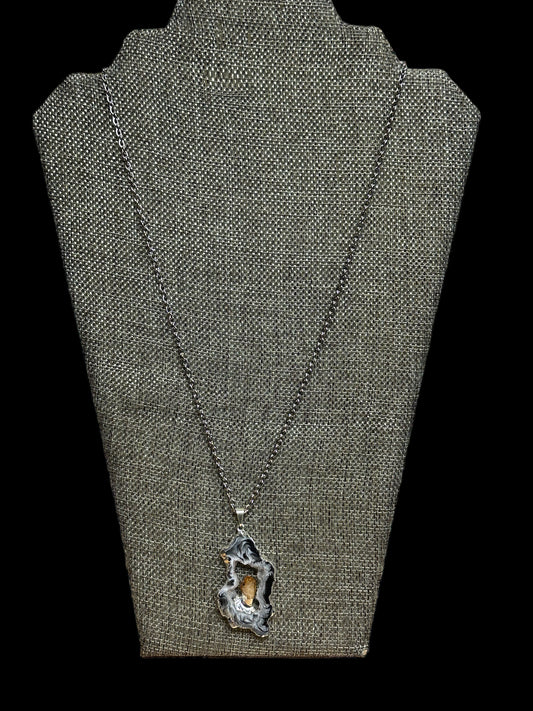 Druzy Agate with Crystal